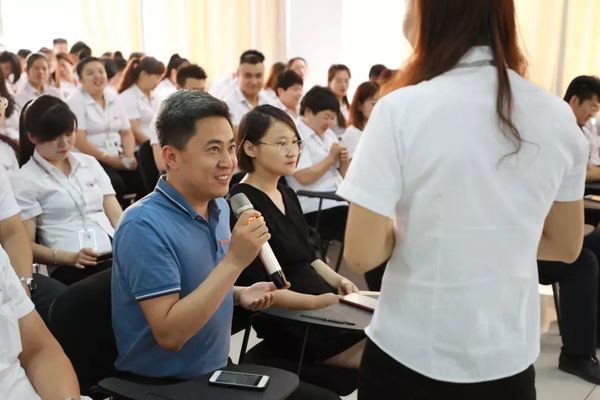 生日會現(xiàn)場訪談互動 生日會現(xiàn)場訪談互動